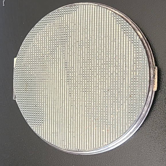 Vintage powder compact - Picture 2 of 9